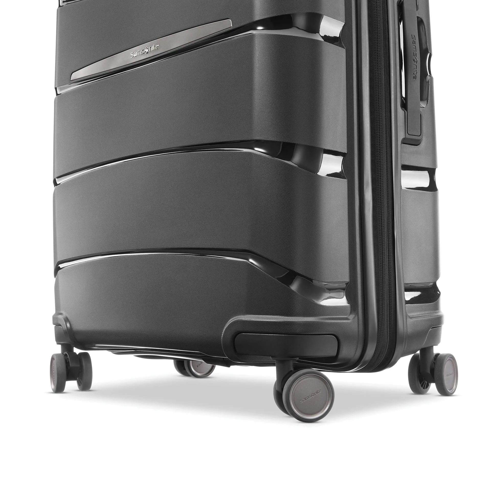 Outline Pro Hardside 27" Luggage